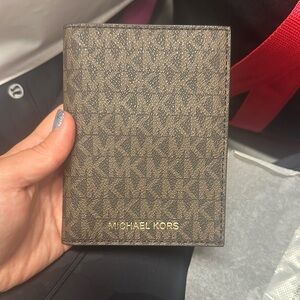 MICHAEL KORS Travel Medium Logo  Passport Wallet